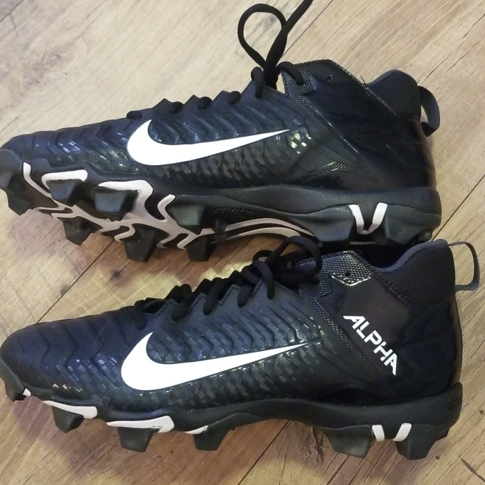 Nike Alpha football cleats. Men's Sz 12. Like new.